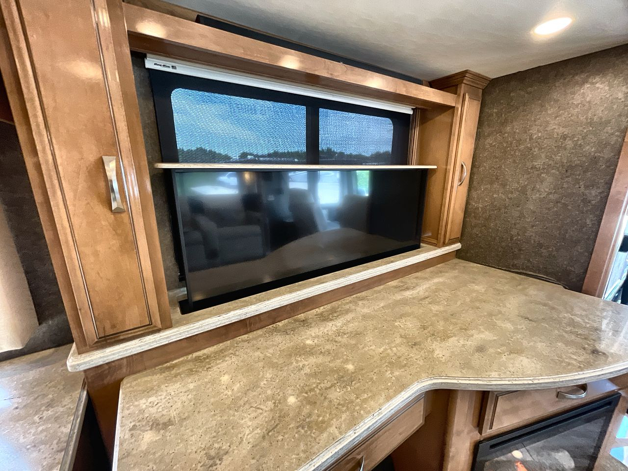 2018 THOR VENETIAN 37M