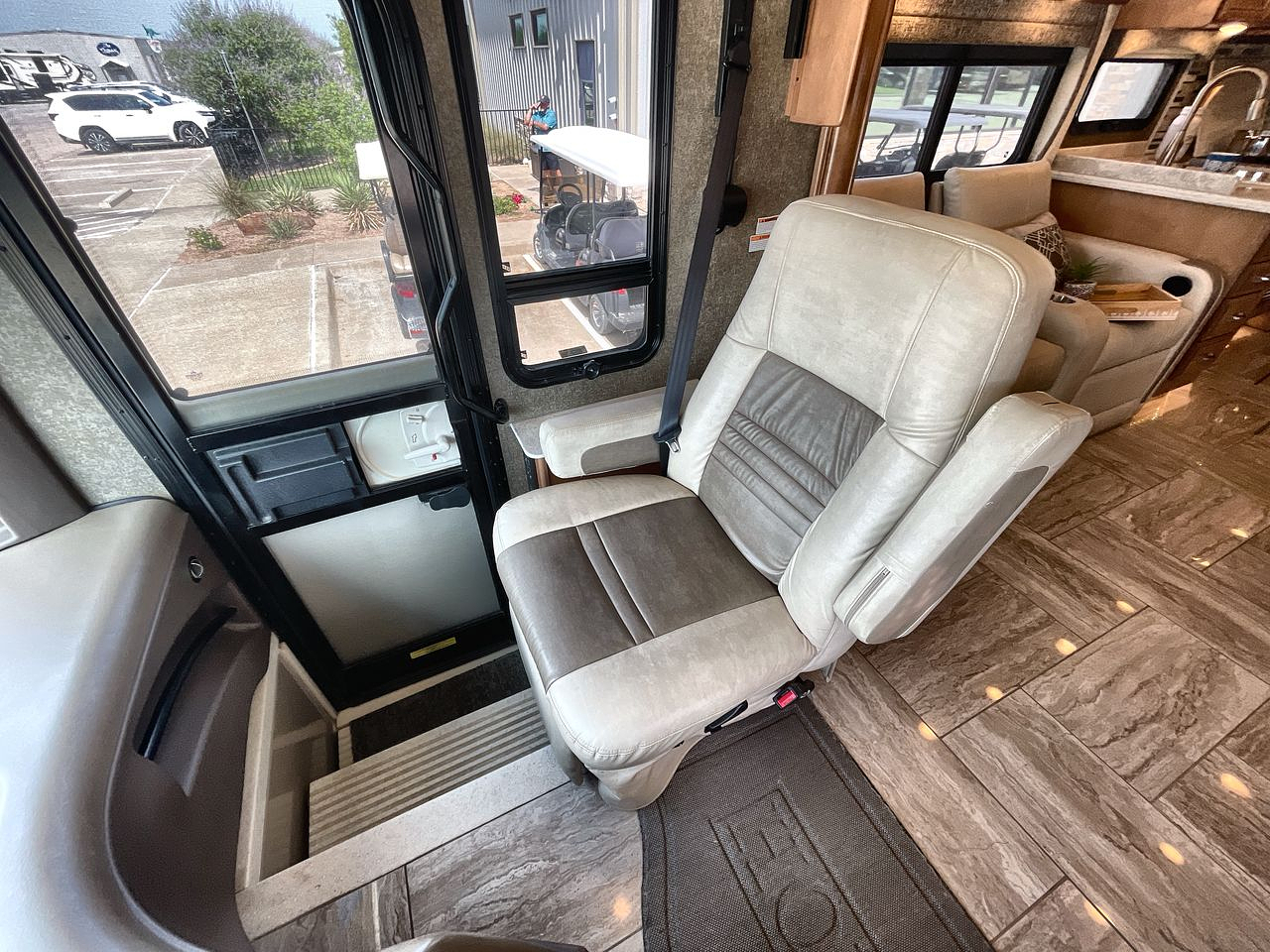 2018 THOR VENETIAN 37M