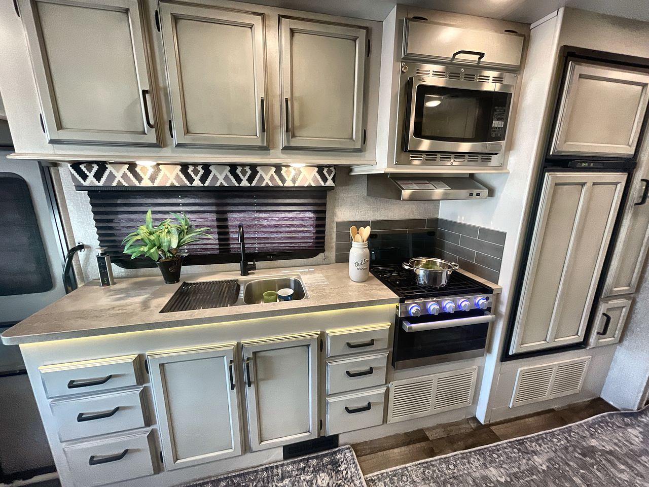2022 ENTEGRA ODYSSEY 29V
