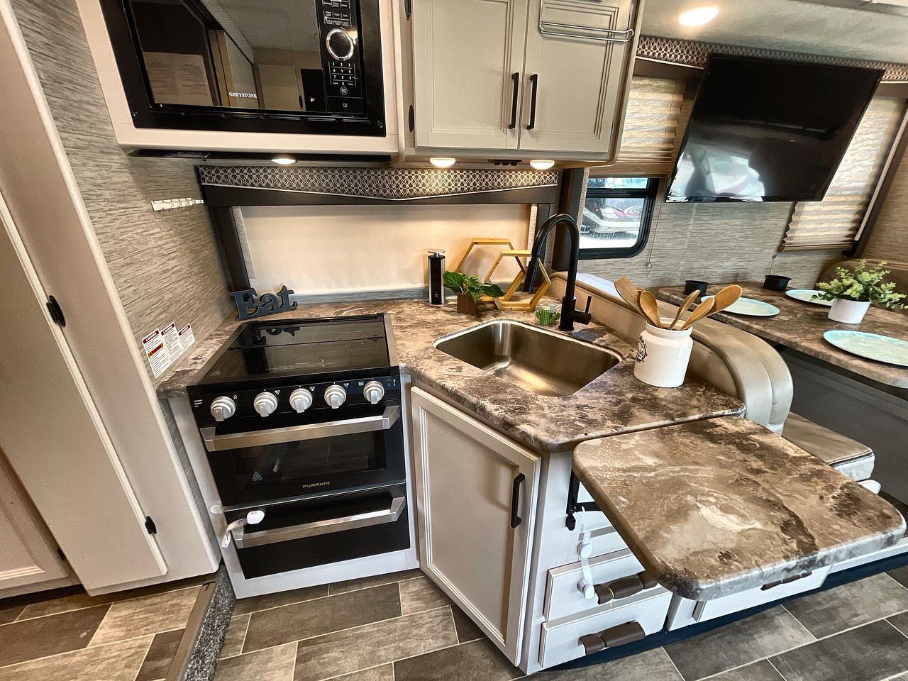 2021 THOR CHATEAU 31BV