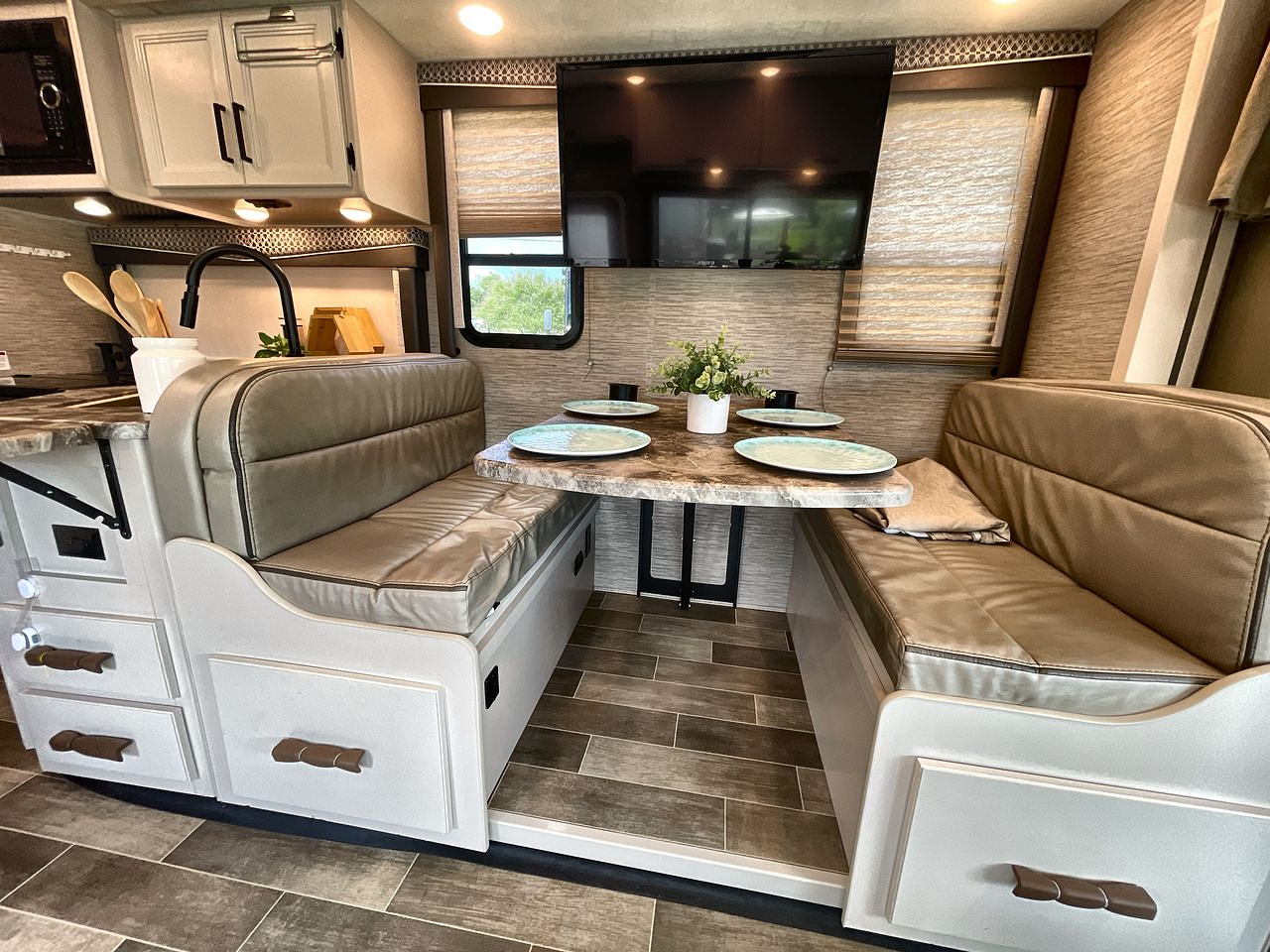 2021 THOR CHATEAU 31BV
