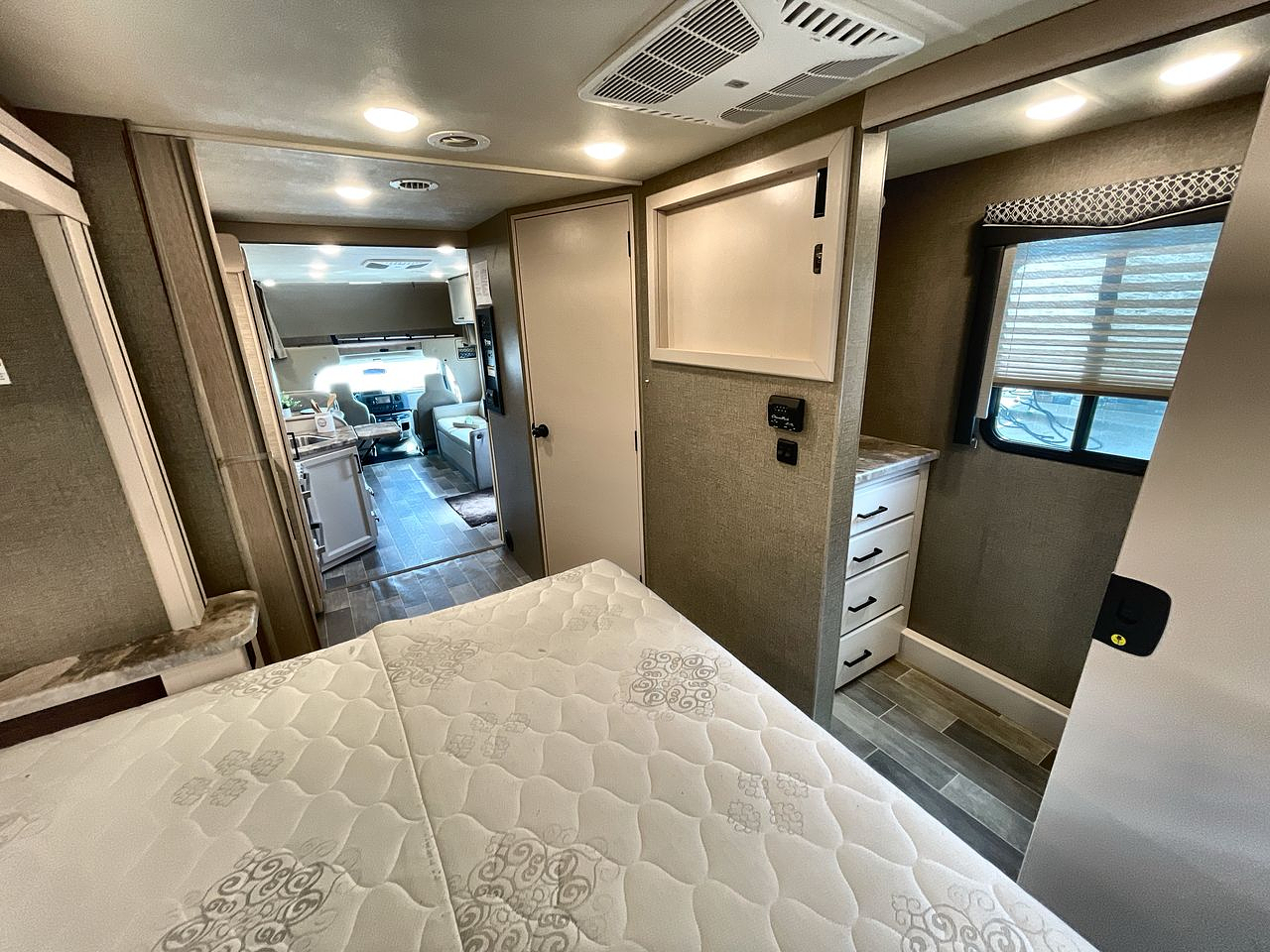 2021 THOR CHATEAU 31BV