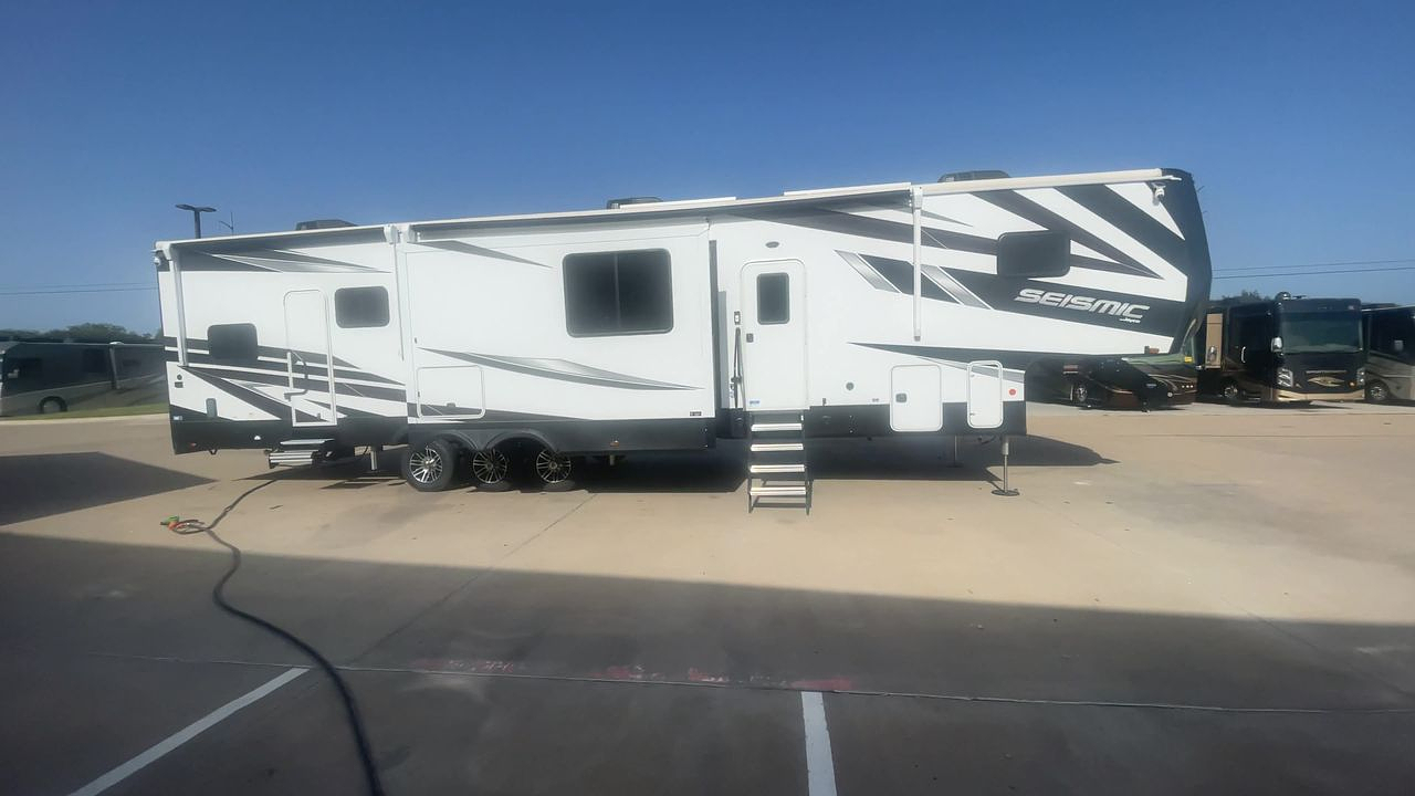 2025 JAYCO SEISMIC 399