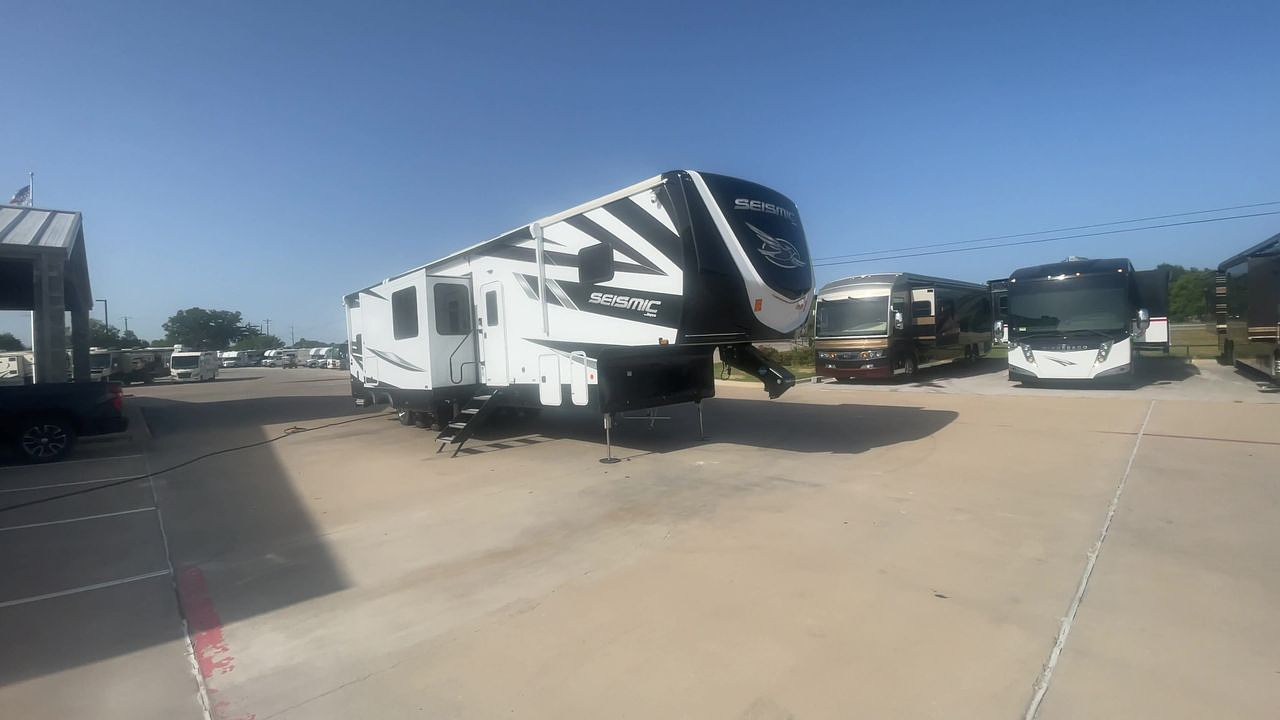 2025 JAYCO SEISMIC 399