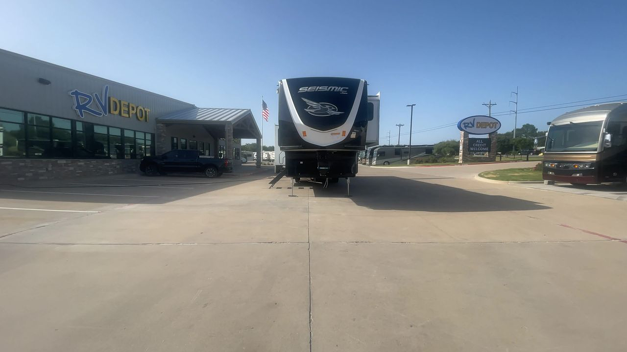 2025 JAYCO SEISMIC 399