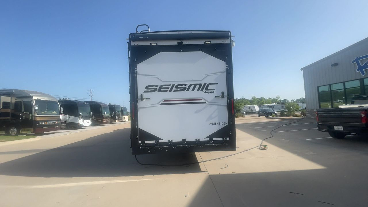2025 JAYCO SEISMIC 399