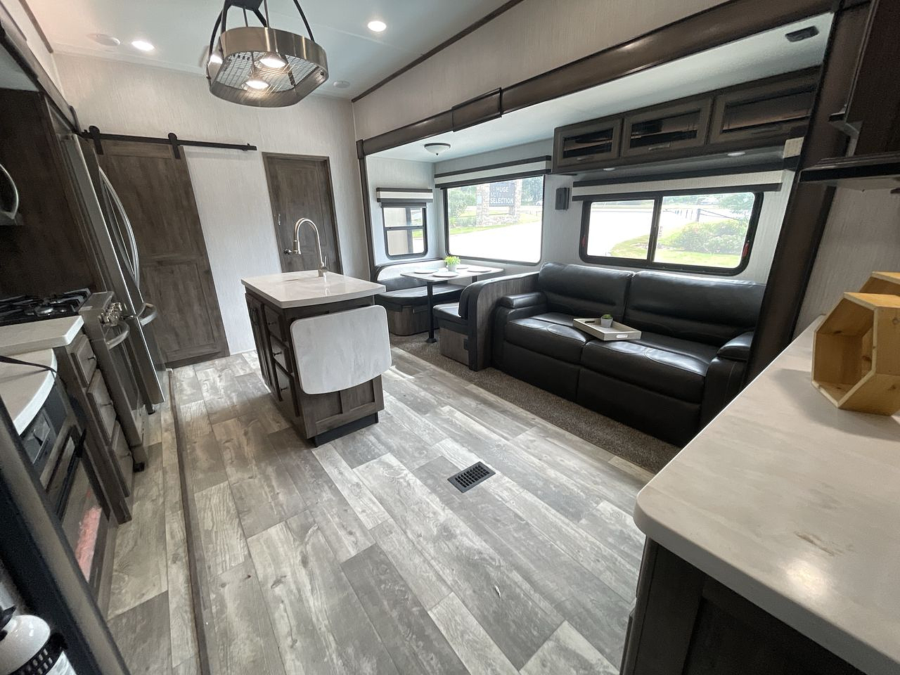 2020 FOREST RIVER SANDPIPER 383RBLOK