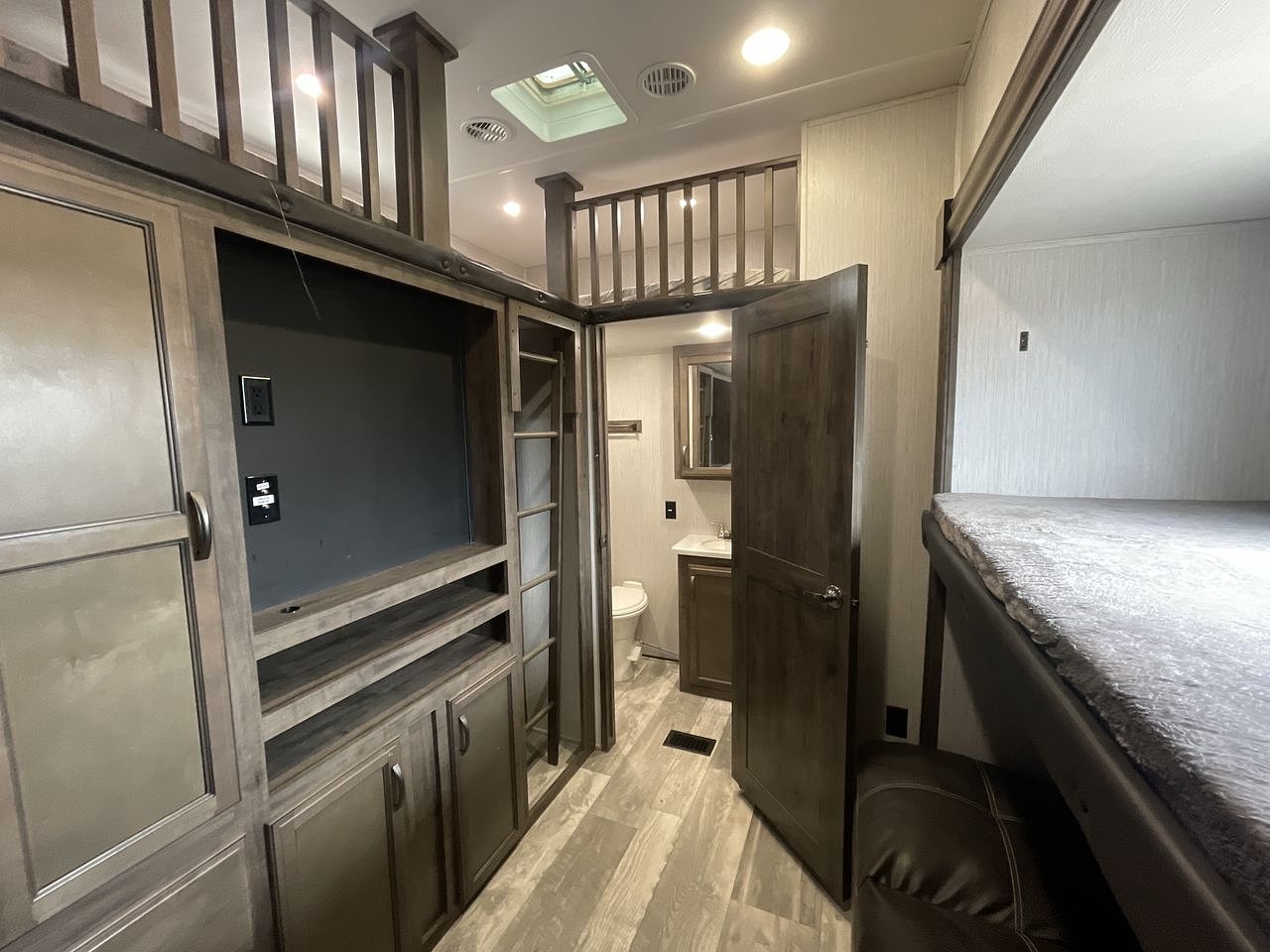 2020 FOREST RIVER SANDPIPER 383RBLOK