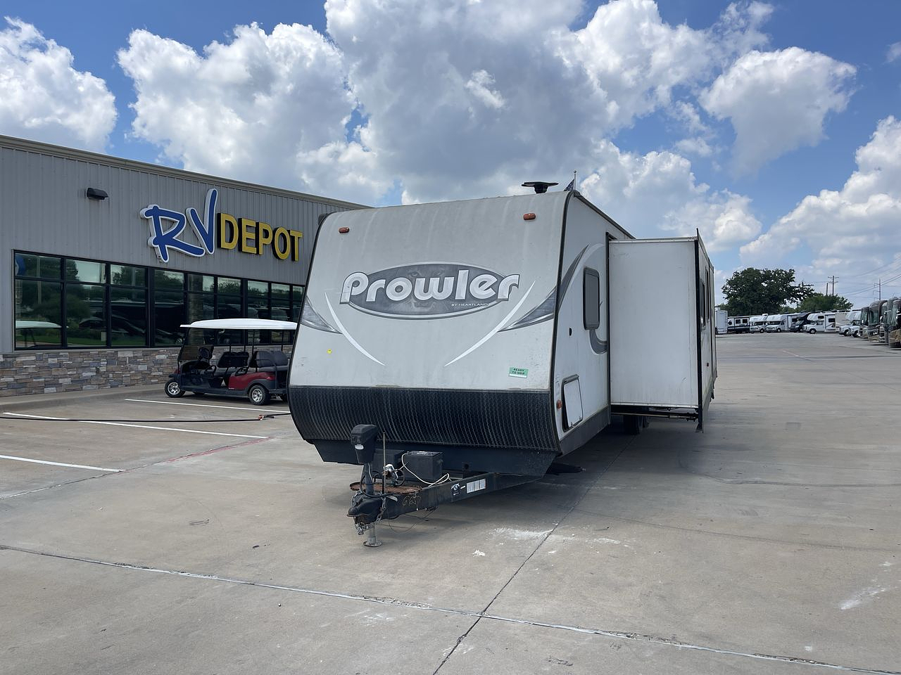 2017 PROWLER 32LX -