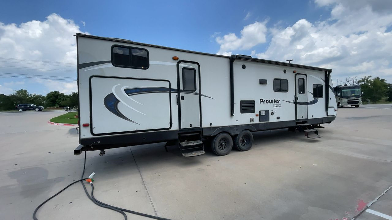 2017 PROWLER 32LX