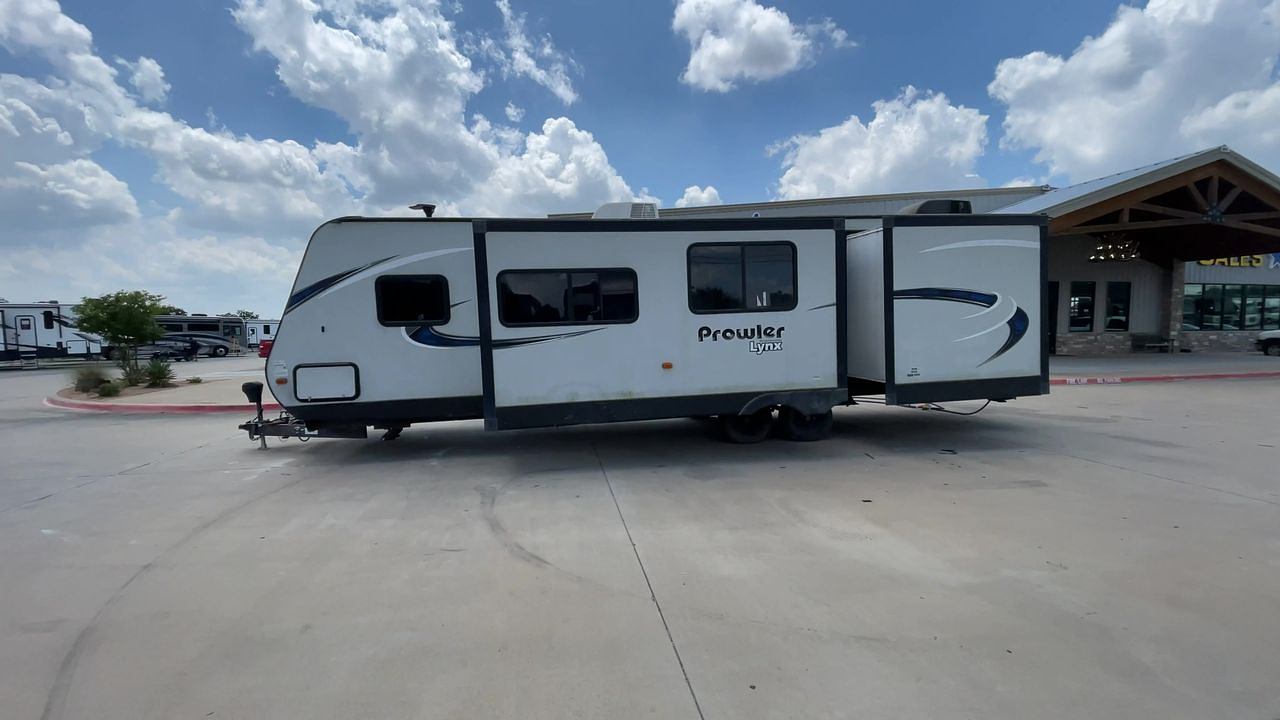 2017 PROWLER 32LX