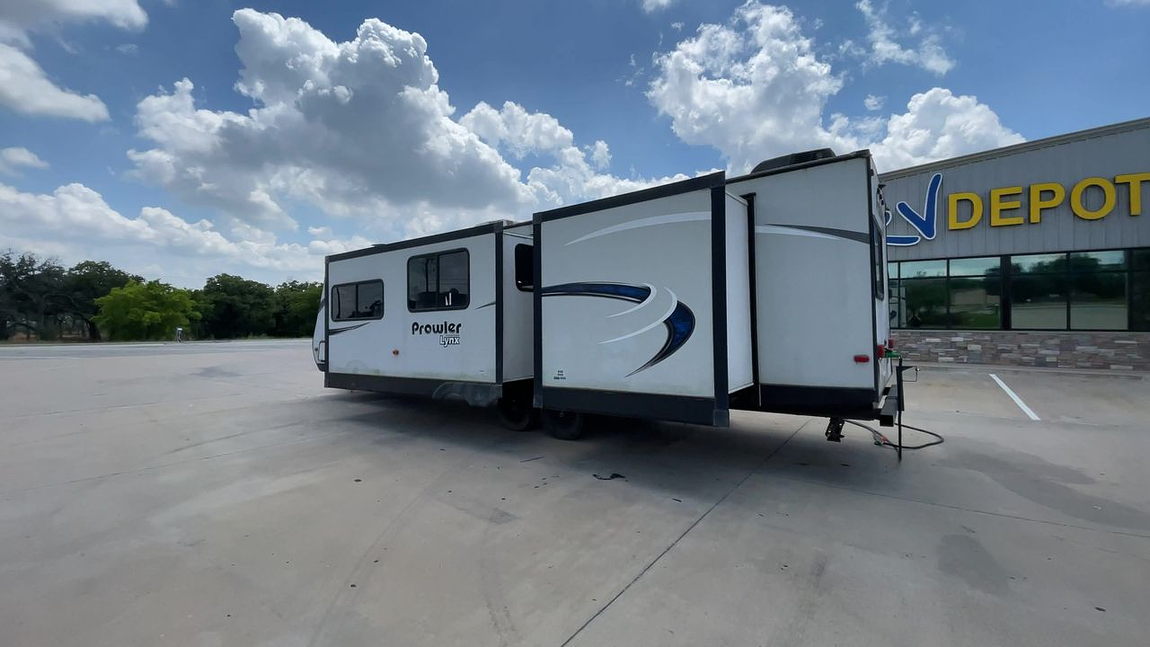2017 PROWLER 32LX