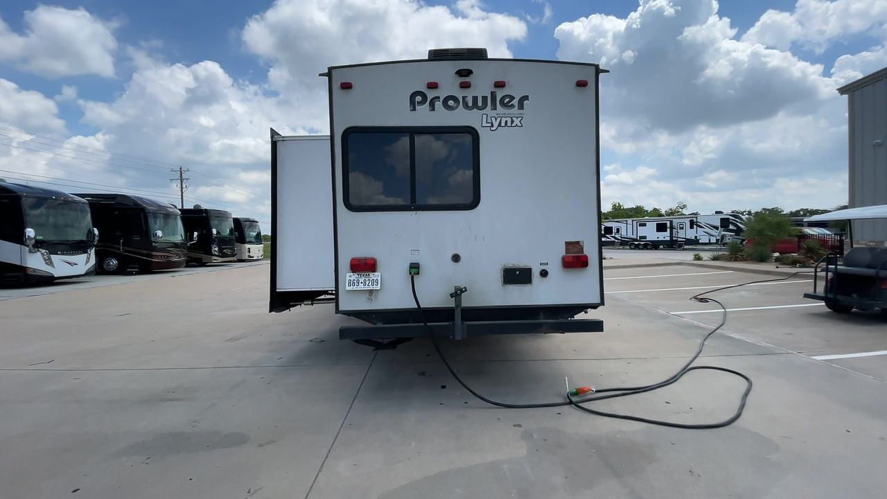 2017 PROWLER 32LX