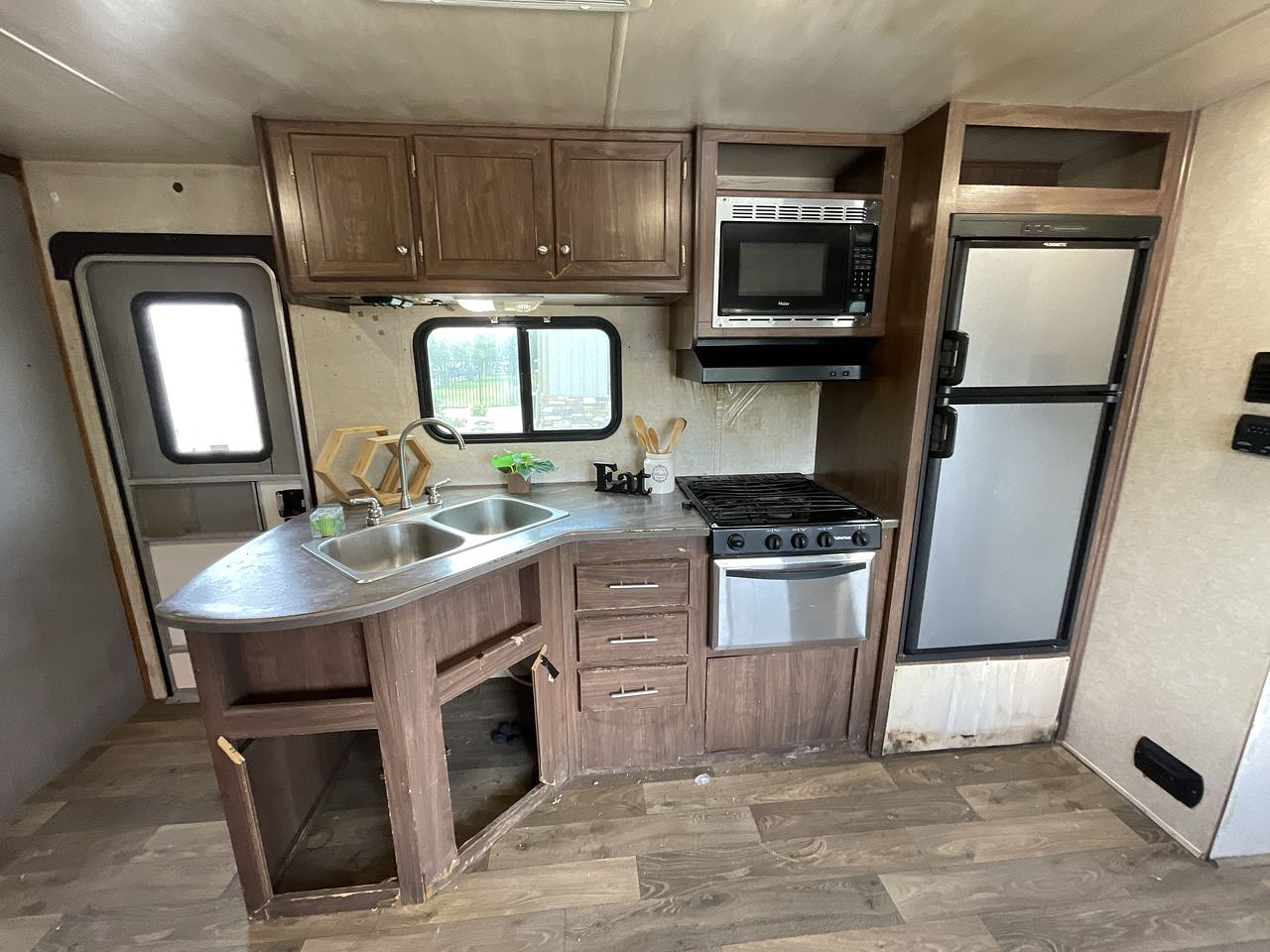 2017 PROWLER 32LX