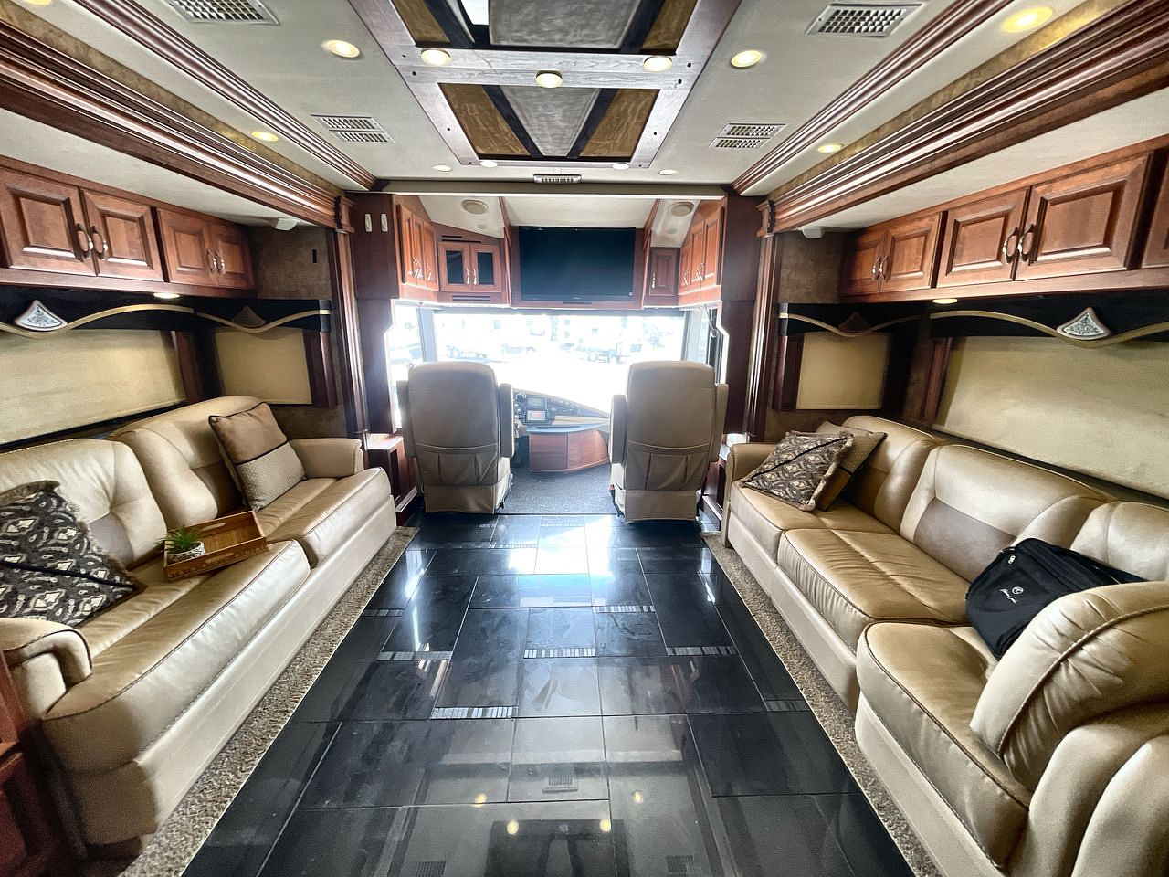 2013 AMERICAN COACH TRADITION 42M