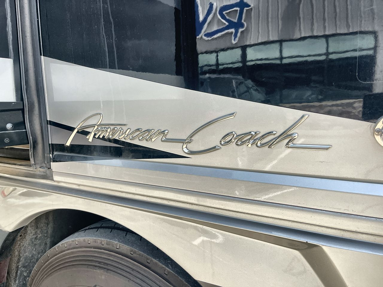 2013 AMERICAN COACH TRADITION 42M