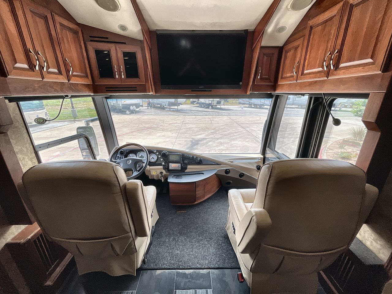 2013 AMERICAN COACH TRADITION 42M