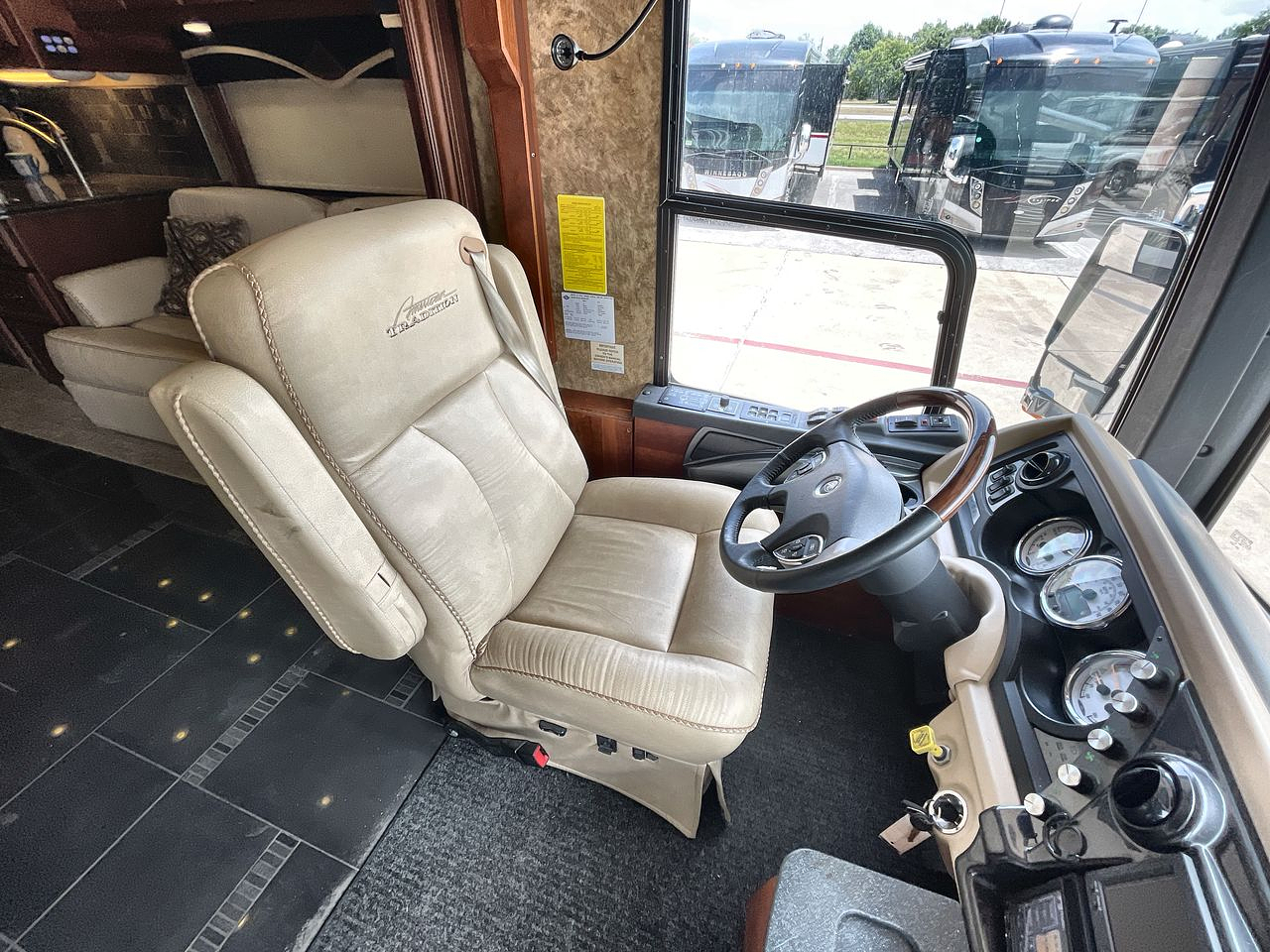 2013 AMERICAN COACH TRADITION 42M