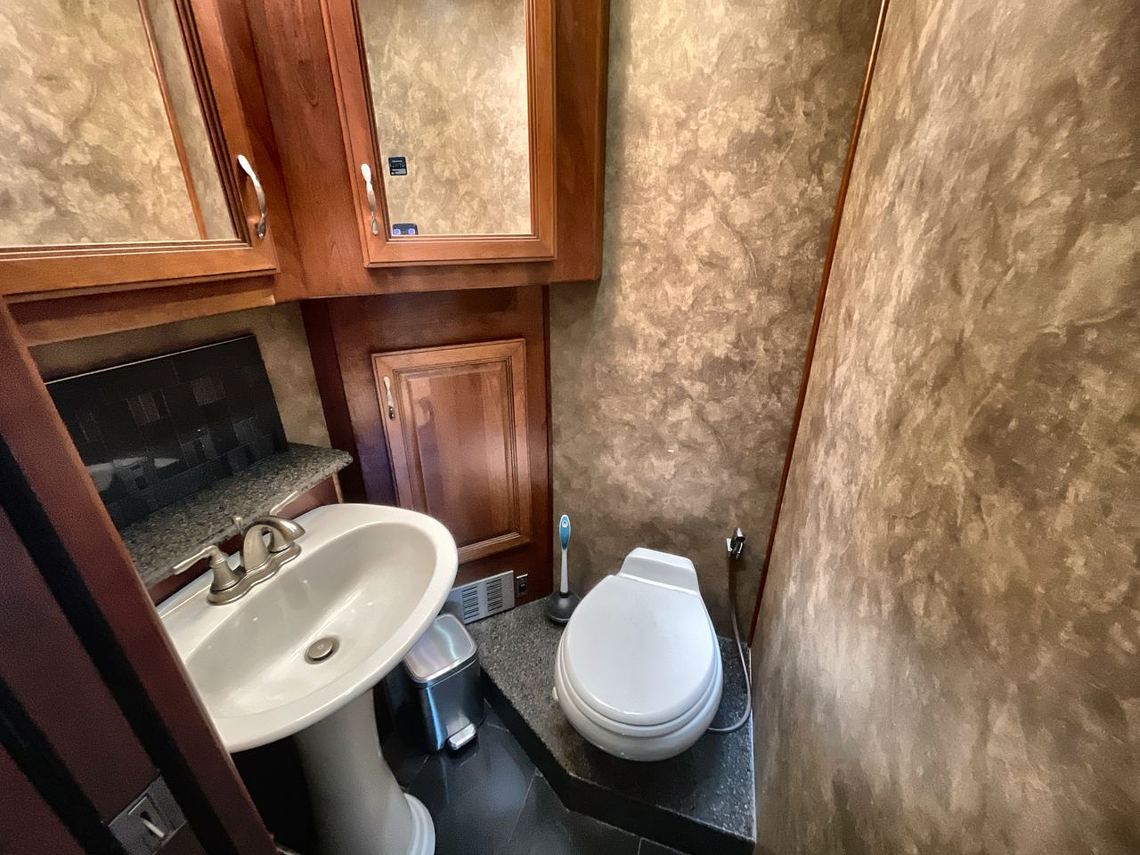 2013 AMERICAN COACH TRADITION 42M