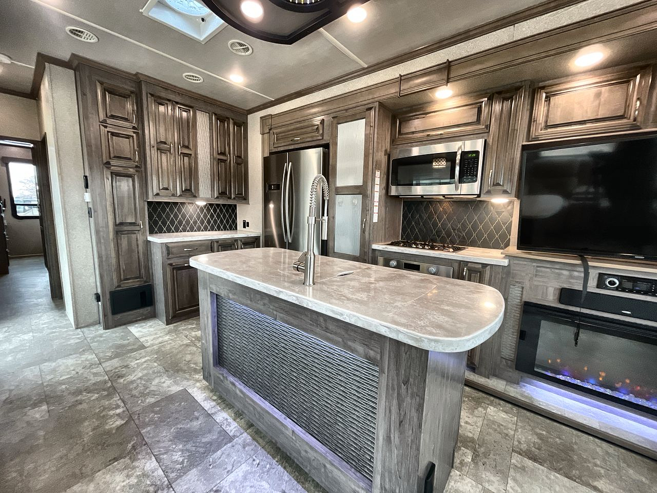 2020 CEDAR CREEK COTTAGE 40C20