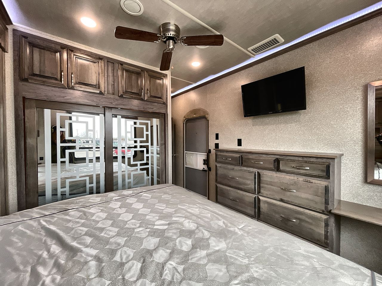 2020 CEDAR CREEK COTTAGE 40C20