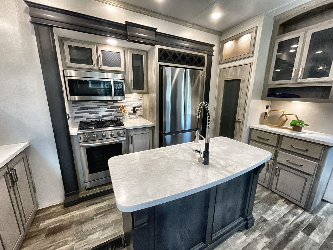 2022 KEYSTONE ALPINE 3850RD