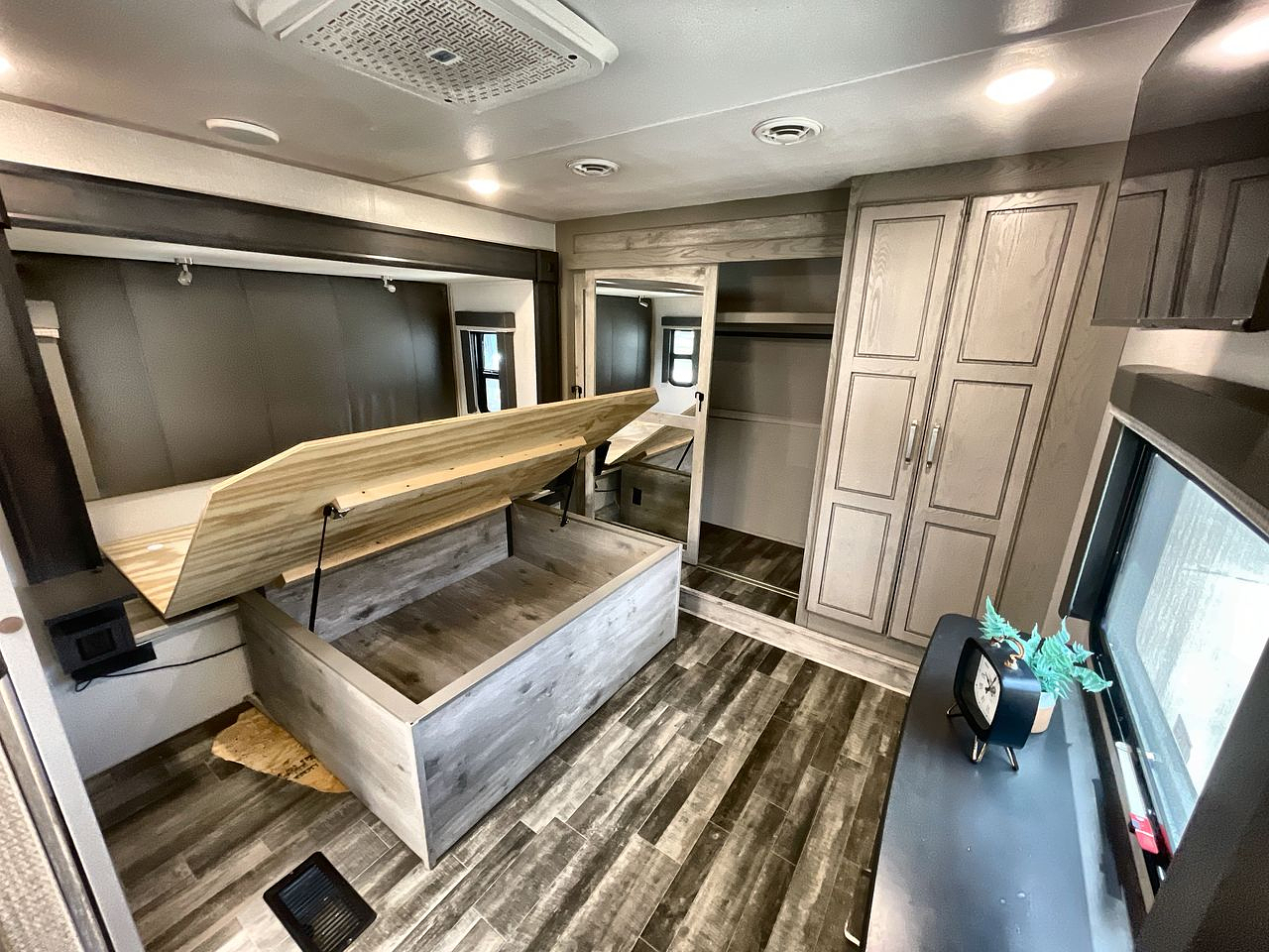 2022 KEYSTONE ALPINE 3850RD