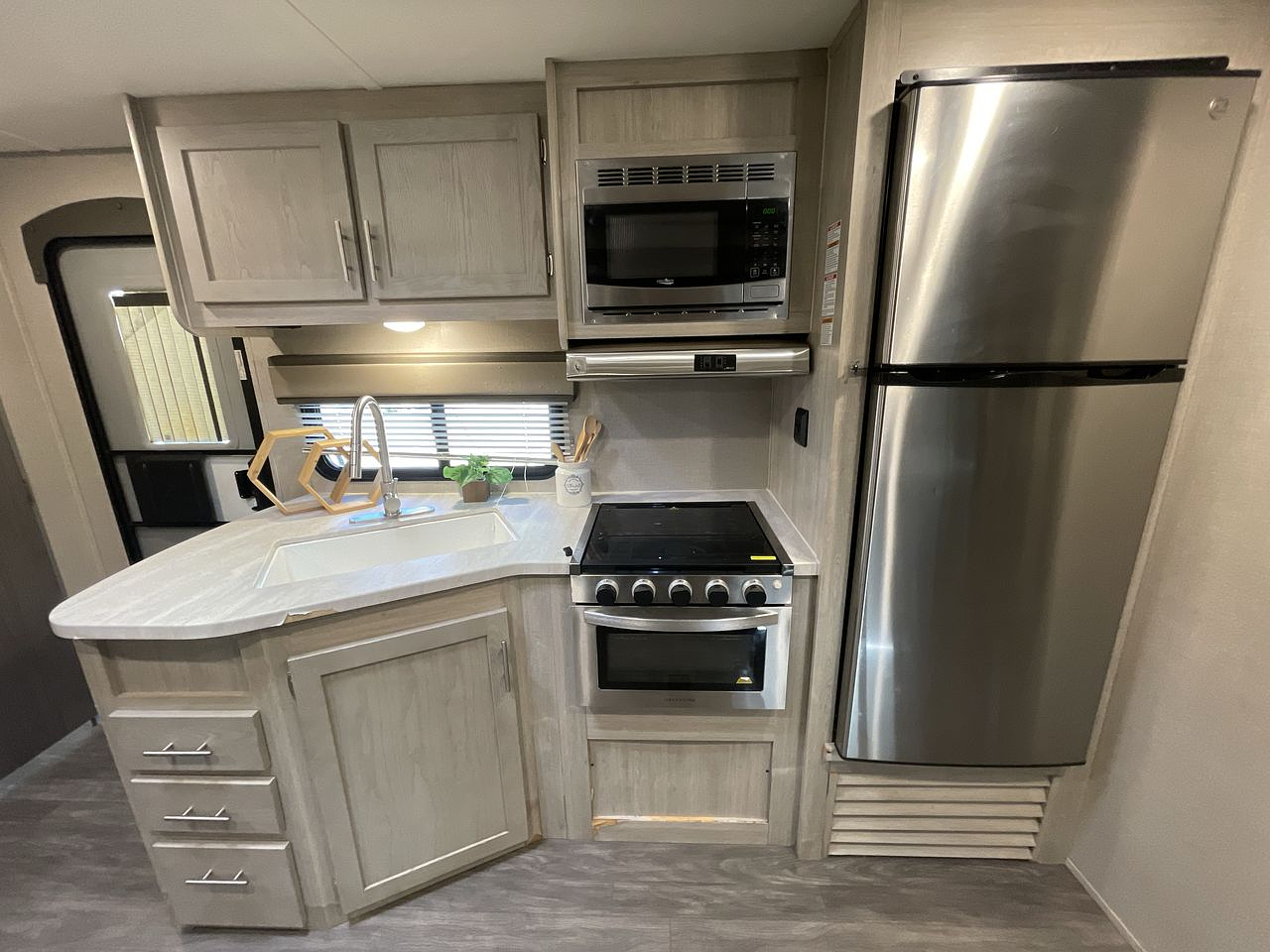 2022 FOREST RIVER AURORA 32BDS