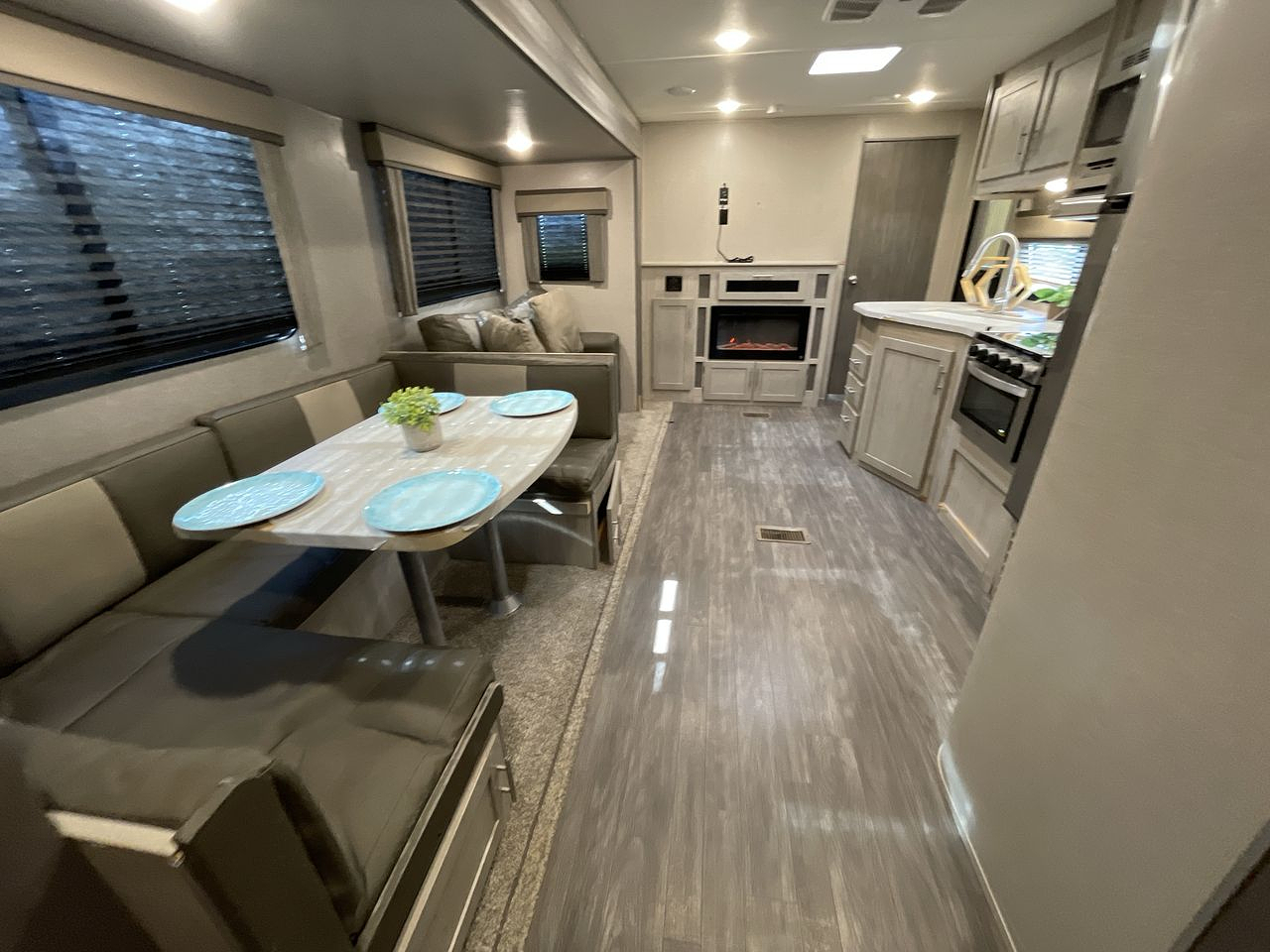 2022 FOREST RIVER AURORA 32BDS