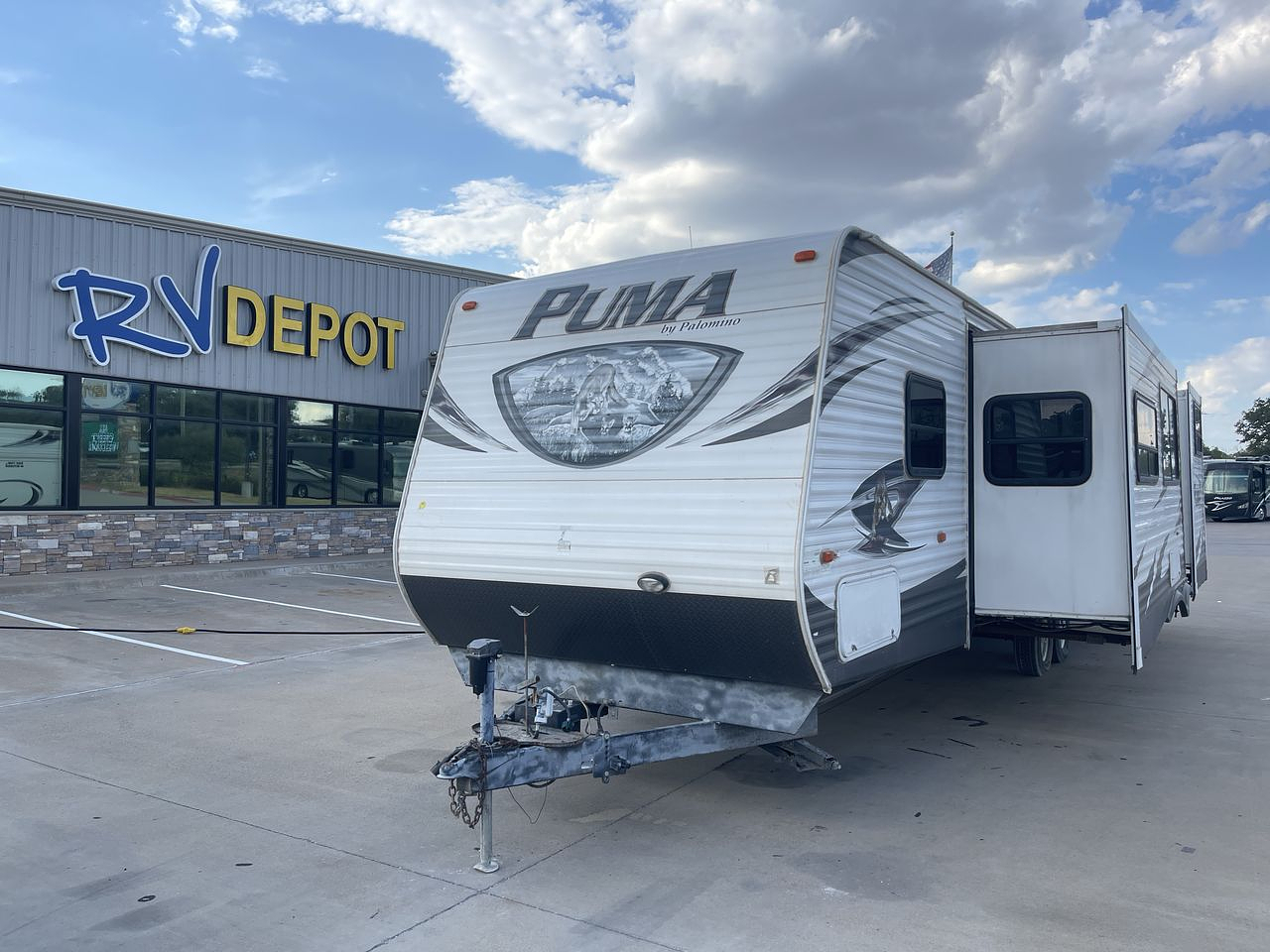 2014 FOREST RIVER PUMA 31BHSS