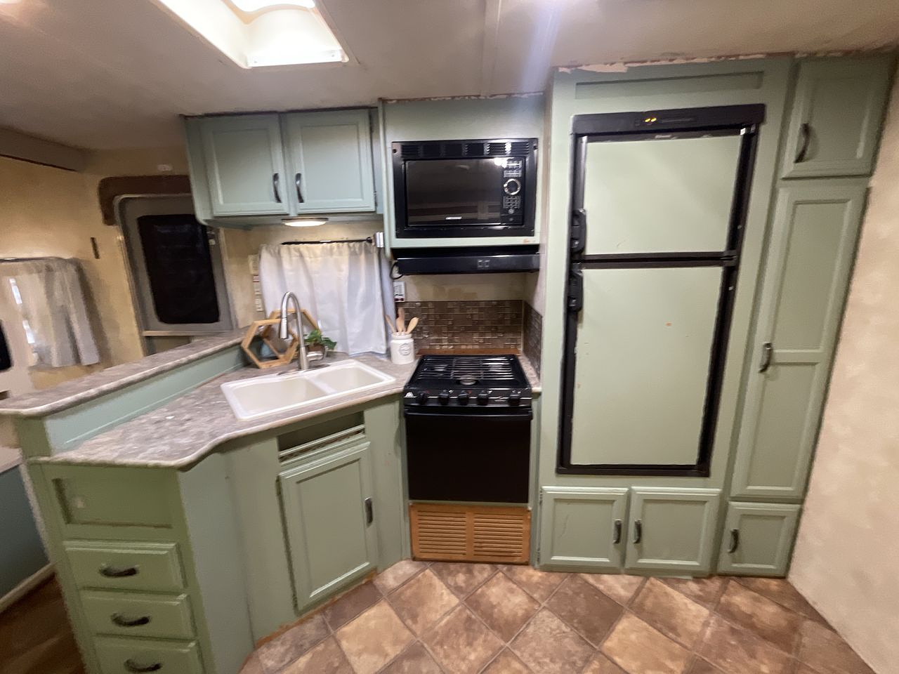 2014 FOREST RIVER PUMA 31BHSS