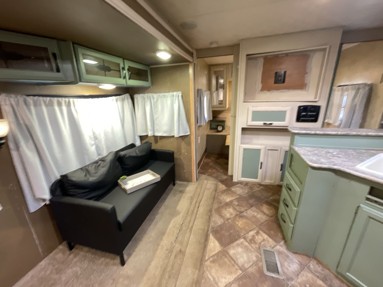 2014 FOREST RIVER PUMA 31BHSS
