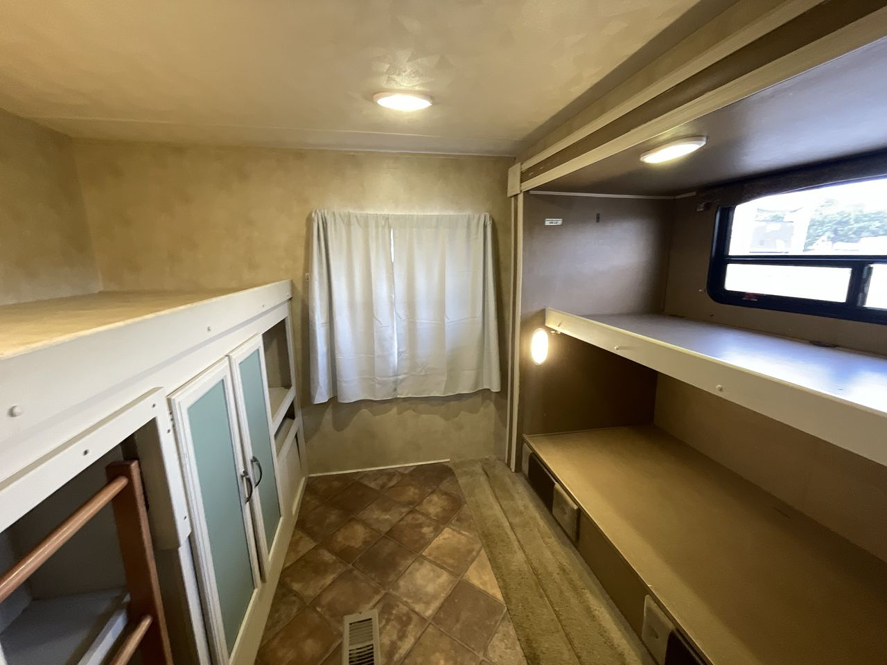 2014 FOREST RIVER PUMA 31BHSS