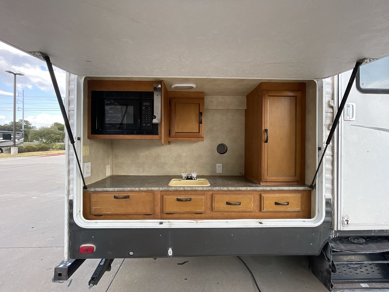 2014 FOREST RIVER PUMA 31BHSS