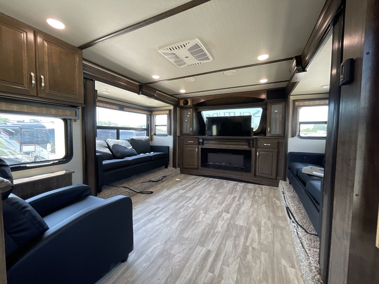 2019 GRAND DESIGN SOLITUDE 379FLS