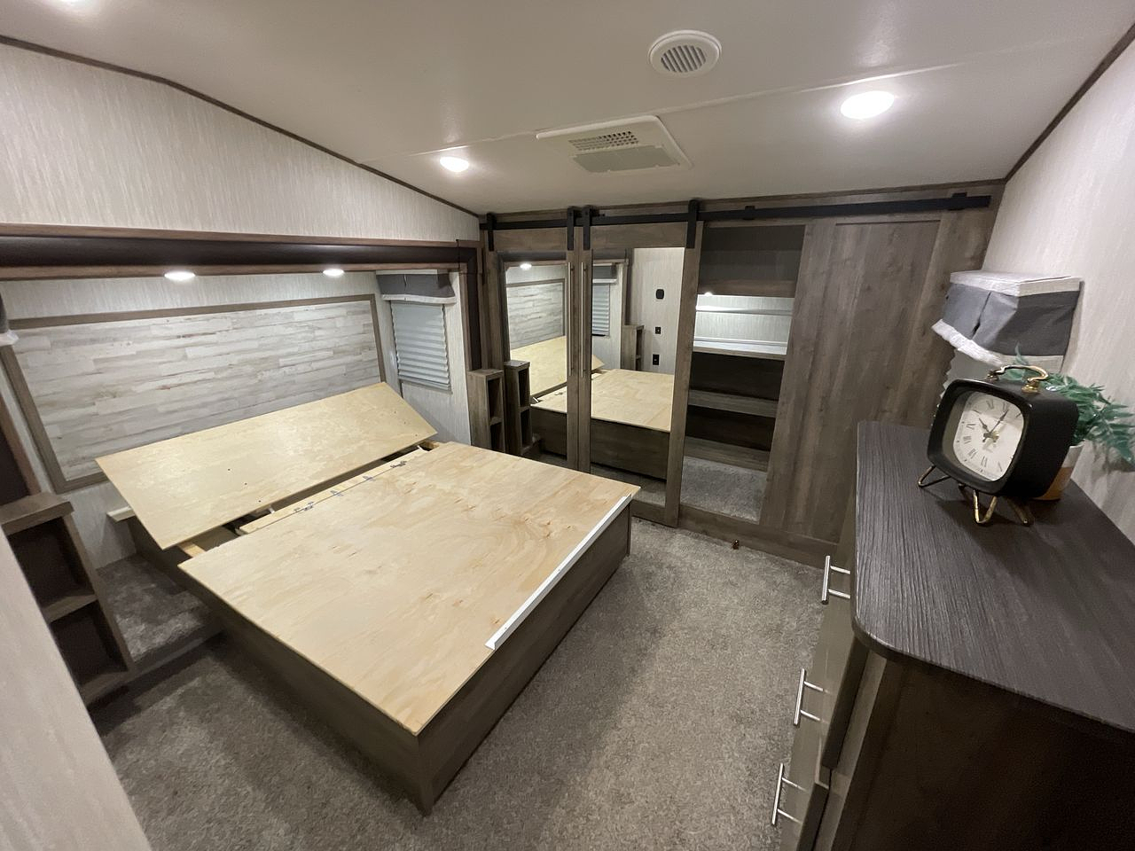 2019 FOREST RIVER SABRE 32DPT