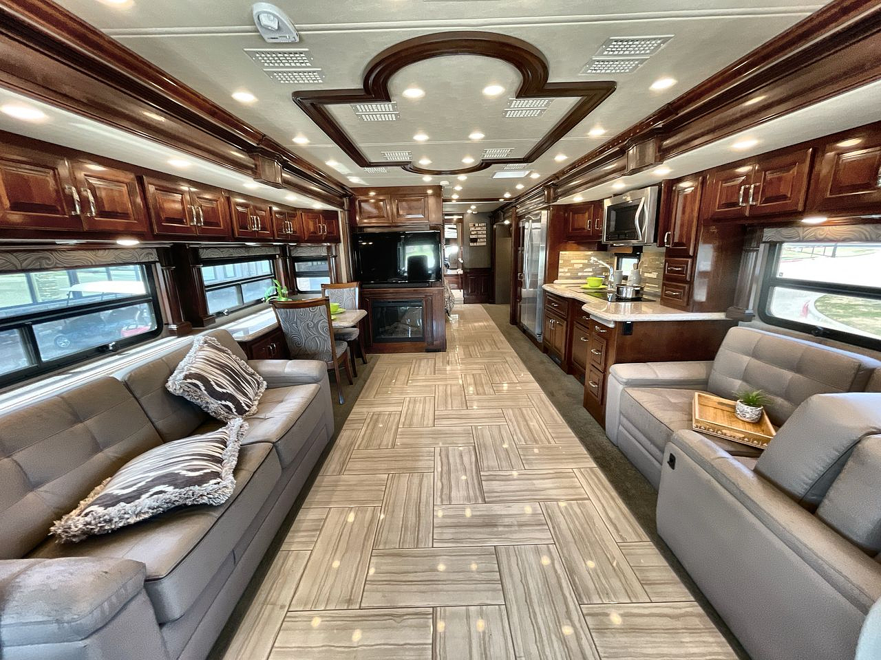 2017 AMERICAN COACH 42D