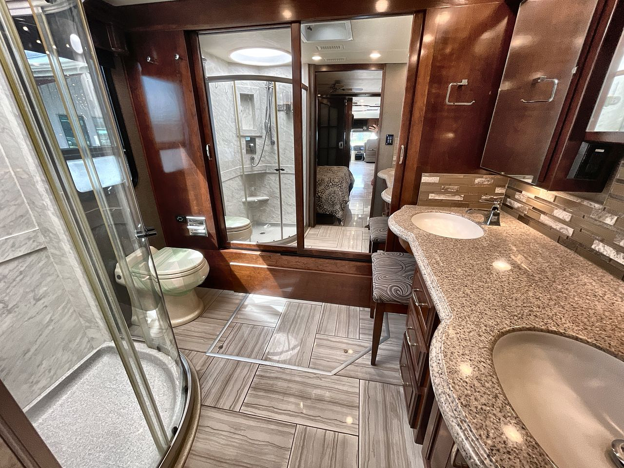2017 AMERICAN COACH 42D
