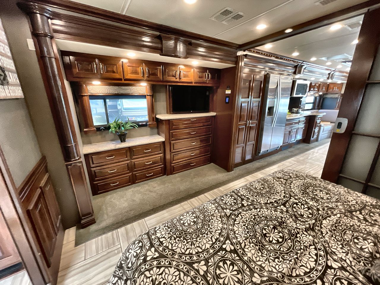 2017 AMERICAN COACH 42D