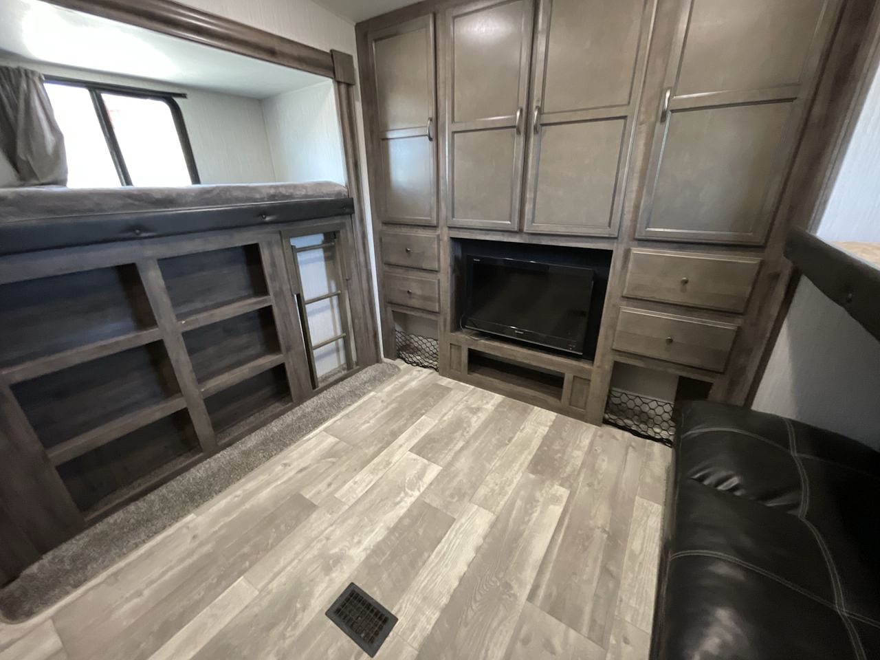 2021 FOREST RIVER SANDPIPER 384QBOK