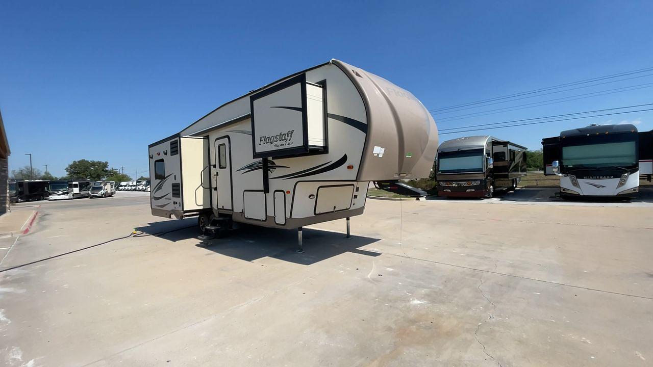 2017 FOREST RIVER FLAGSTAFF 526RLWS