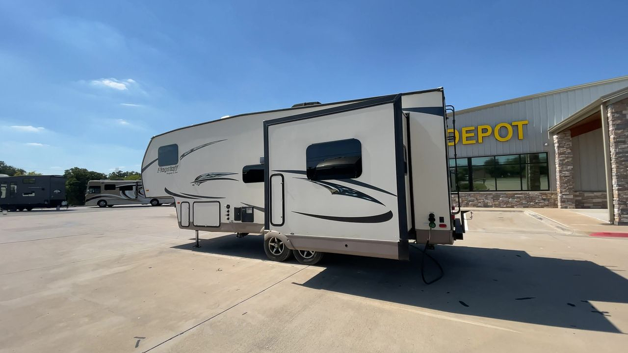 2017 FOREST RIVER FLAGSTAFF 526RLWS