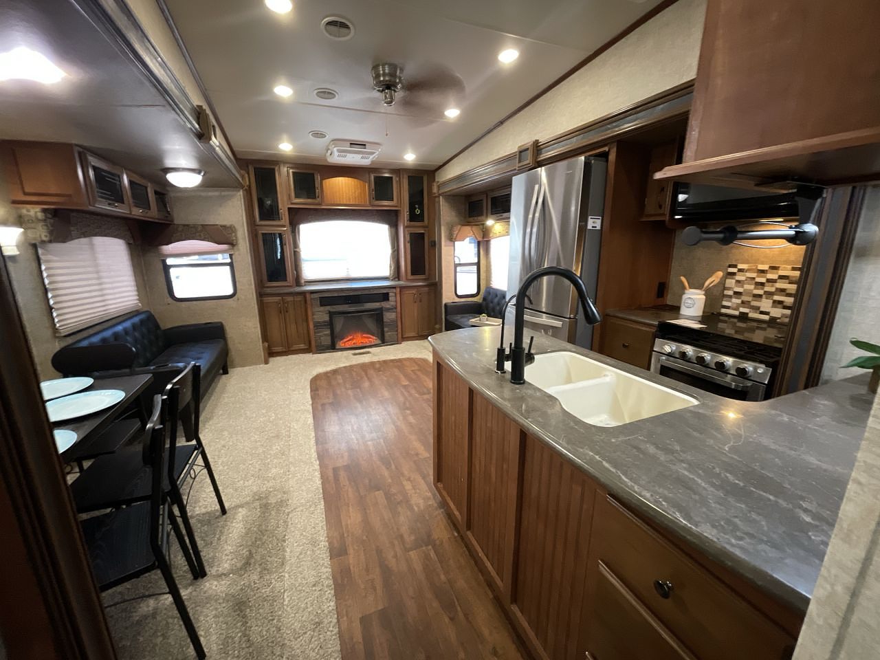 2015 FOREST RIVER SIERRA 371REBH