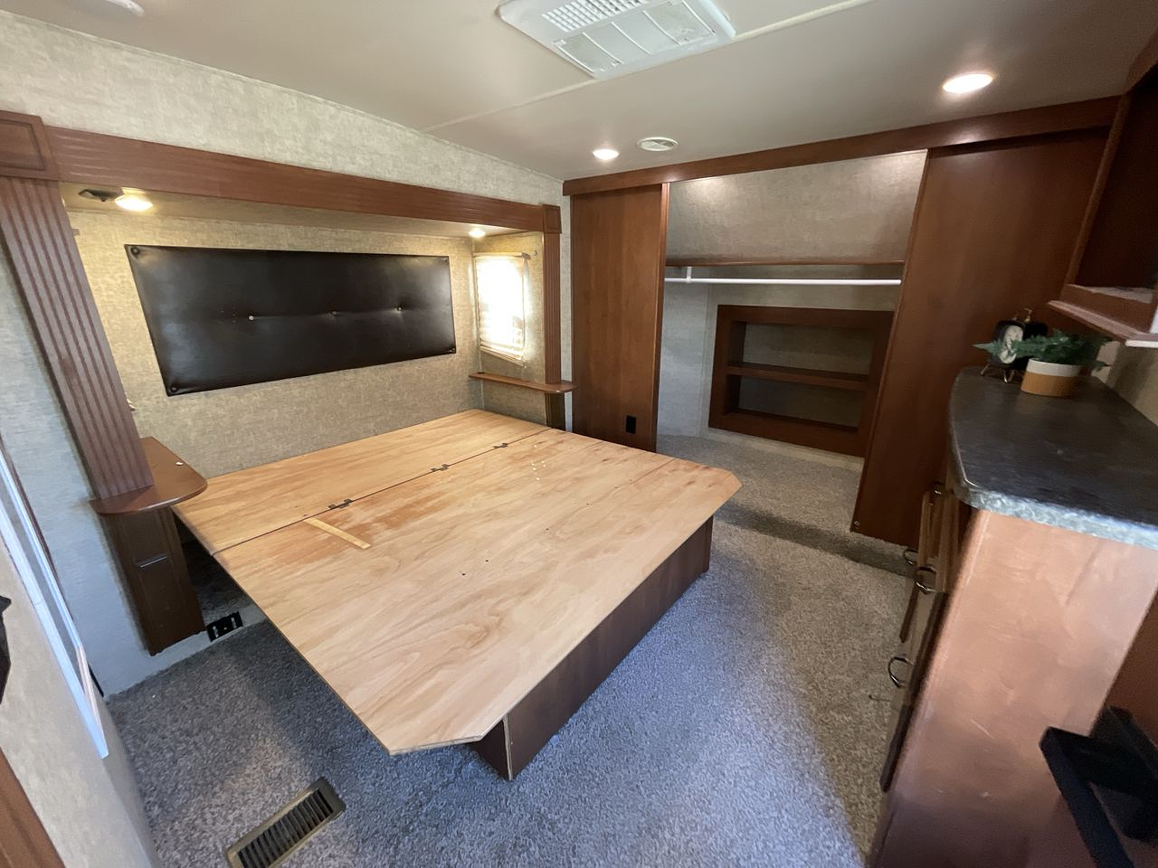 2015 FOREST RIVER SIERRA 371REBH