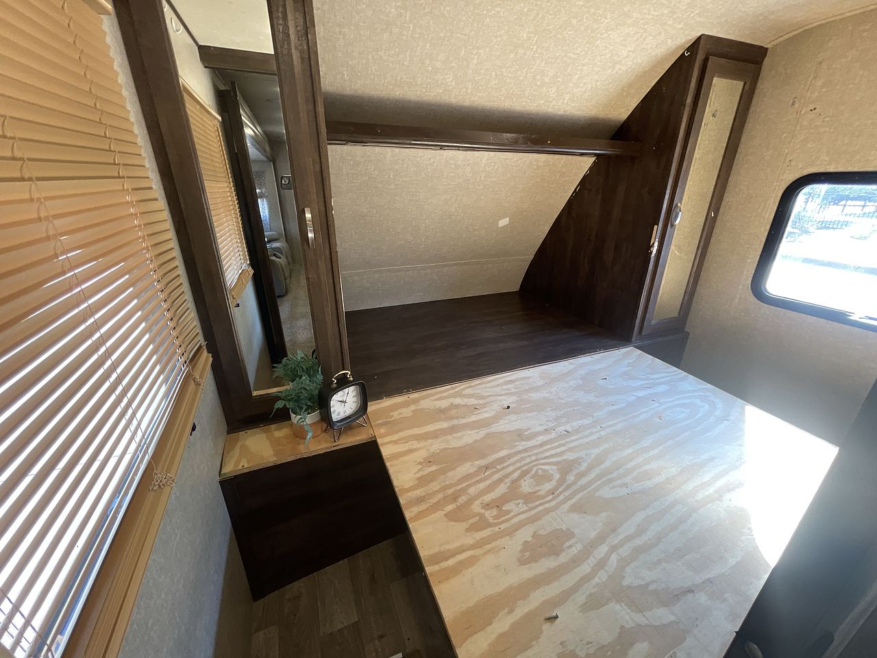 2018 FOREST RIVER VIBE 261BHS