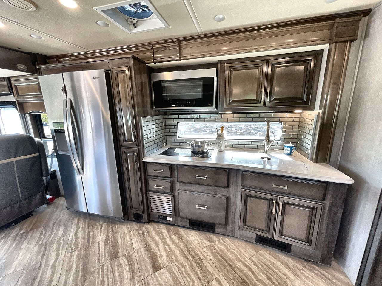 2021 FLEETWOOD PACE ARROW LXE 38N
