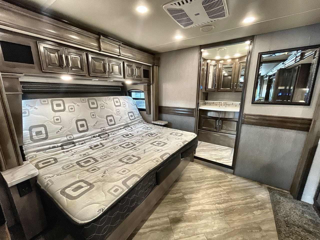 2021 FLEETWOOD PACE ARROW LXE 38N