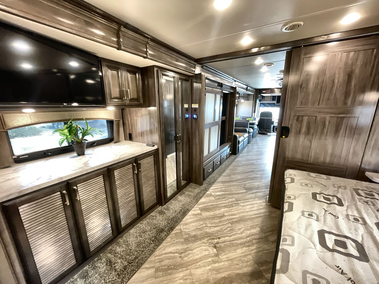 2021 FLEETWOOD PACE ARROW LXE 38N