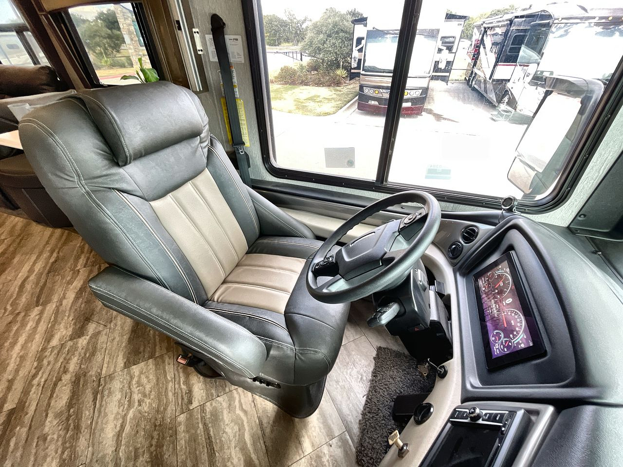 2021 FLEETWOOD PACE ARROW LXE 38N
