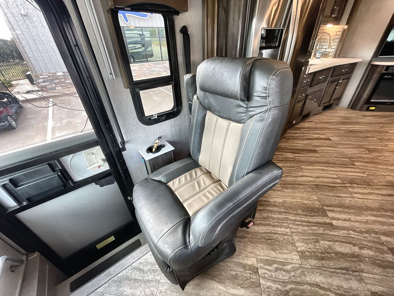 2021 FLEETWOOD PACE ARROW LXE 38N